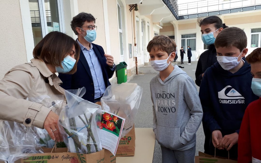 Merci aux membres de l’Apel pour leur opération Fleurs et Nature!