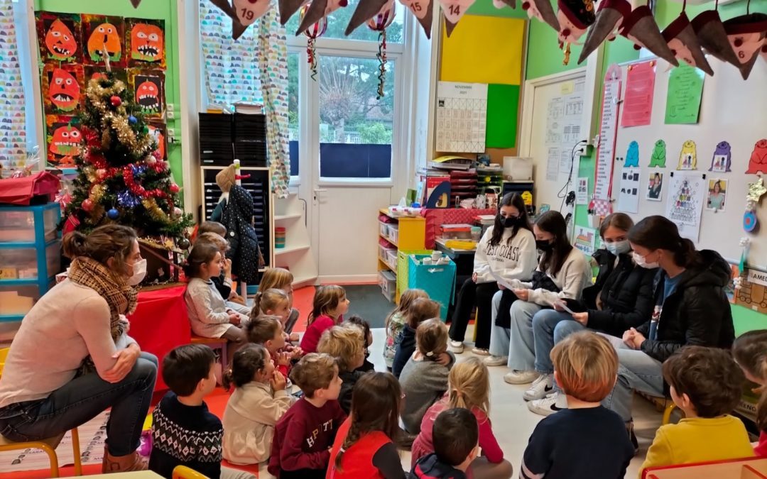 Lecture de contes de Noël à l’école St Jean