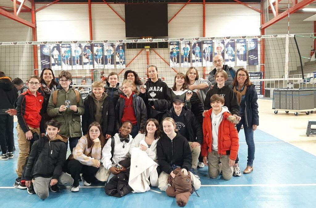 Les élèves de l’option PRESSE à un  match de volley à Saint-Nazaire !